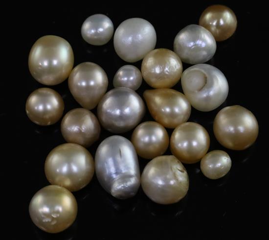 Twenty one loose undrilled natural saltwater pearls with Gem & Pearl Laboratory report dated 21/5/2019,